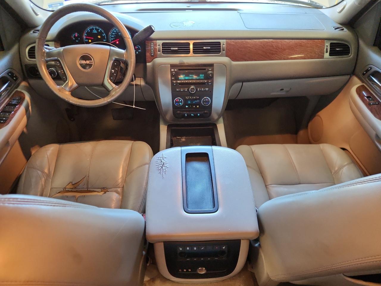 2007 Gmc Yukon White vin: 1GKFK13017J249471 Damage: Front Center Armrest, Cut, 4 To 5 Inches