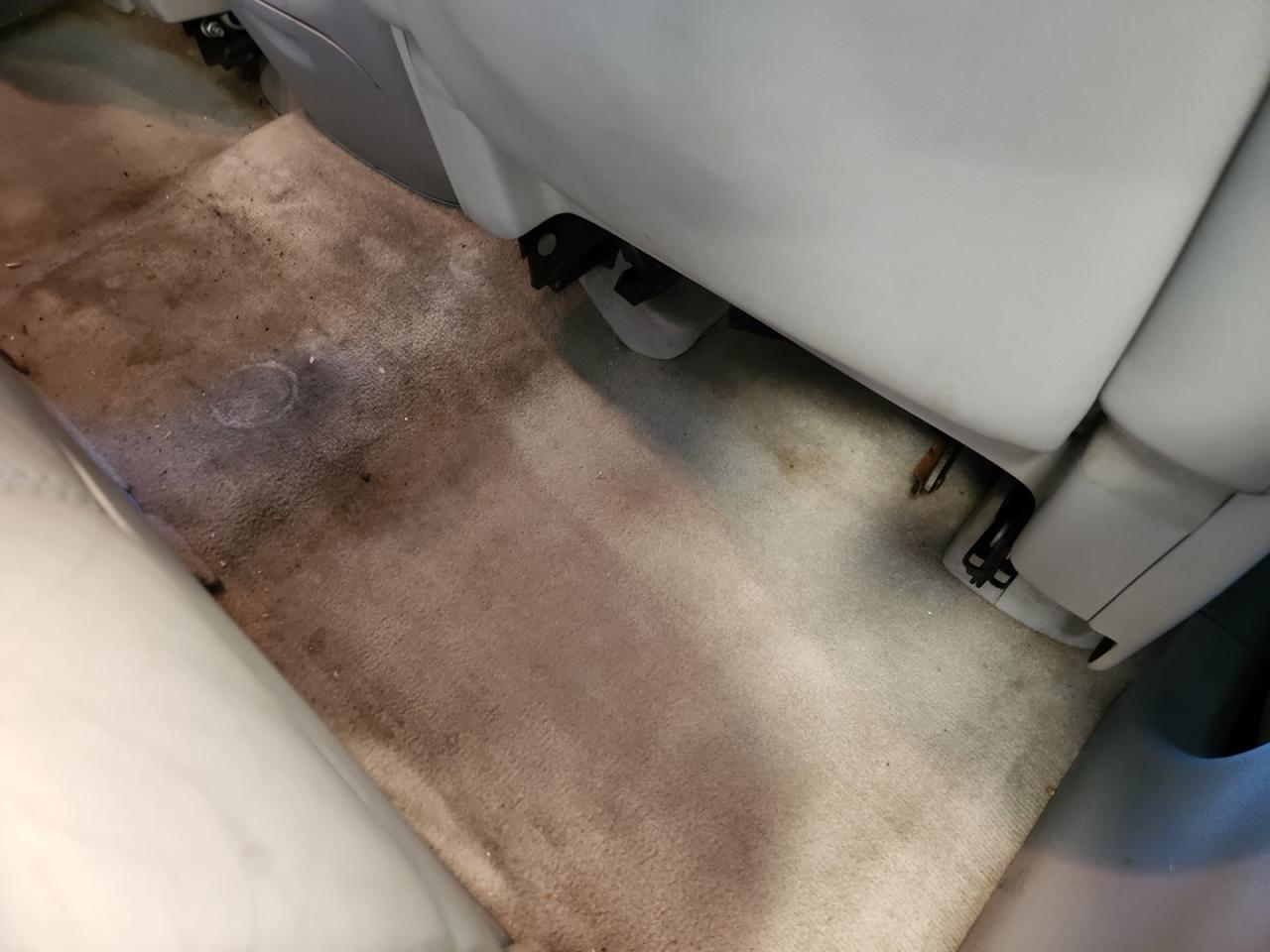 2007 Gmc Yukon White vin: 1GKFK13017J249471 Damage: Right Rear Carpet, Stained, Permanent