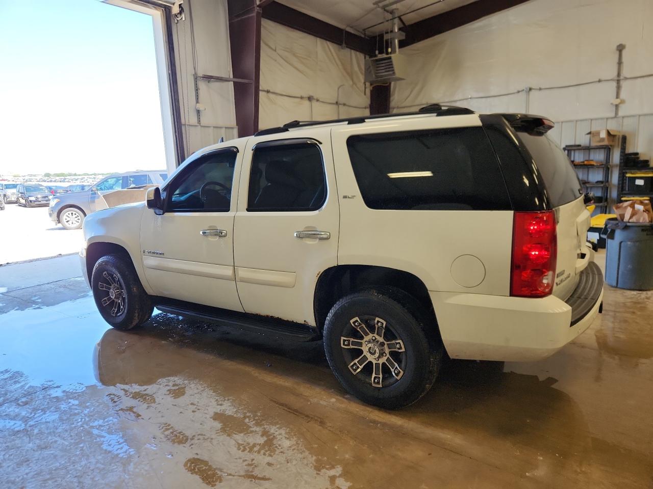 2007 Gmc Yukon White vin: 1GKFK13017J249471 Damage: Left Front Wheel, Aftermarket, Acceptable