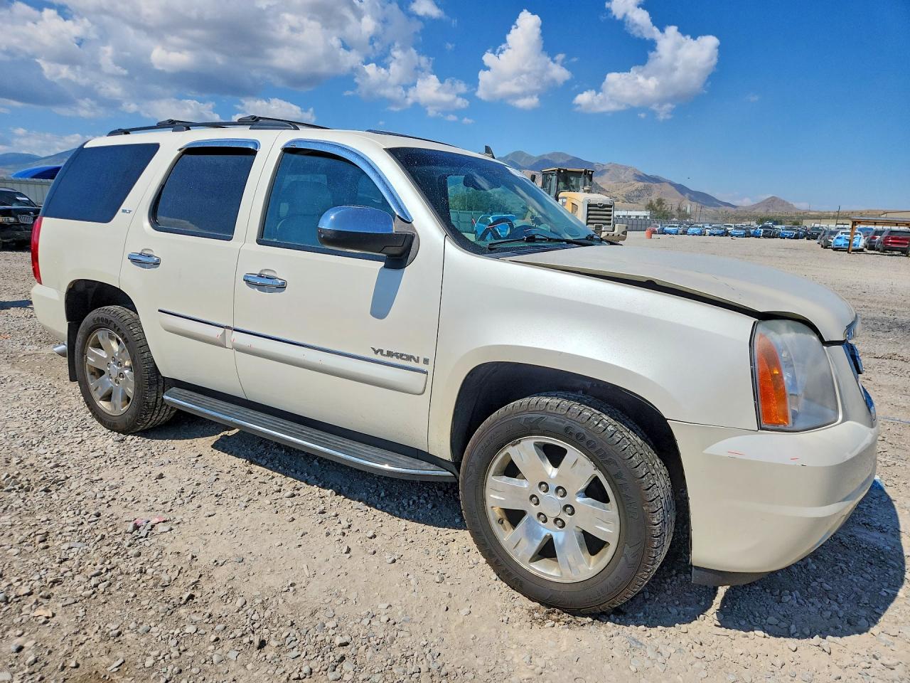 2008 Gmc Yukon White vin: 1GKFK13028R192961