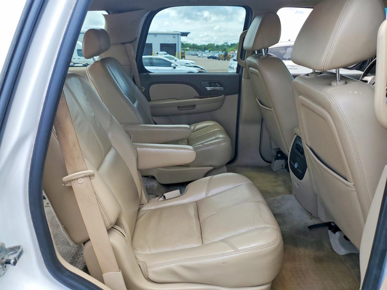 2007 Gmc Yukon White vin: 1GKFK13077R300828