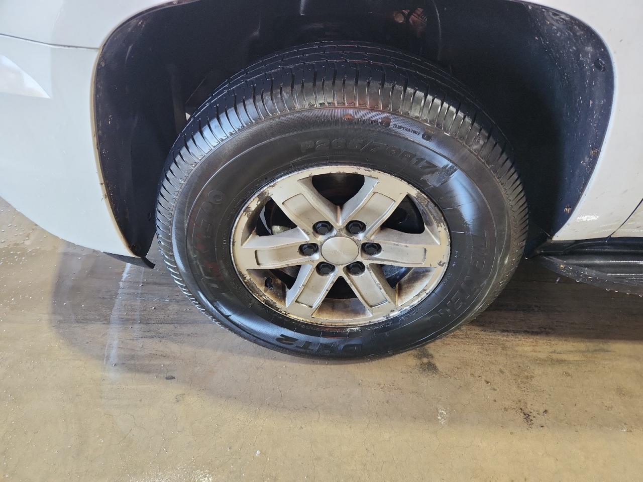 2008 Gmc Yukon White vin: 1GKFK13078R133873 Damage: Left Front Wheel, Curb Rash, > 12 Inches