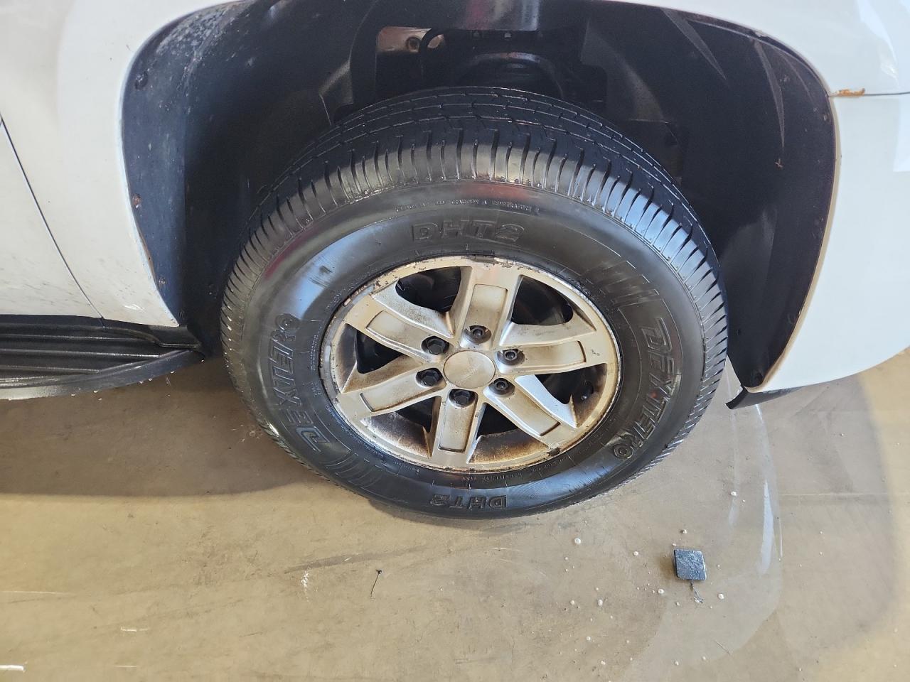 2008 Gmc Yukon White vin: 1GKFK13078R133873 Damage: Right Front Wheel, Corrosion, > 12 Inches