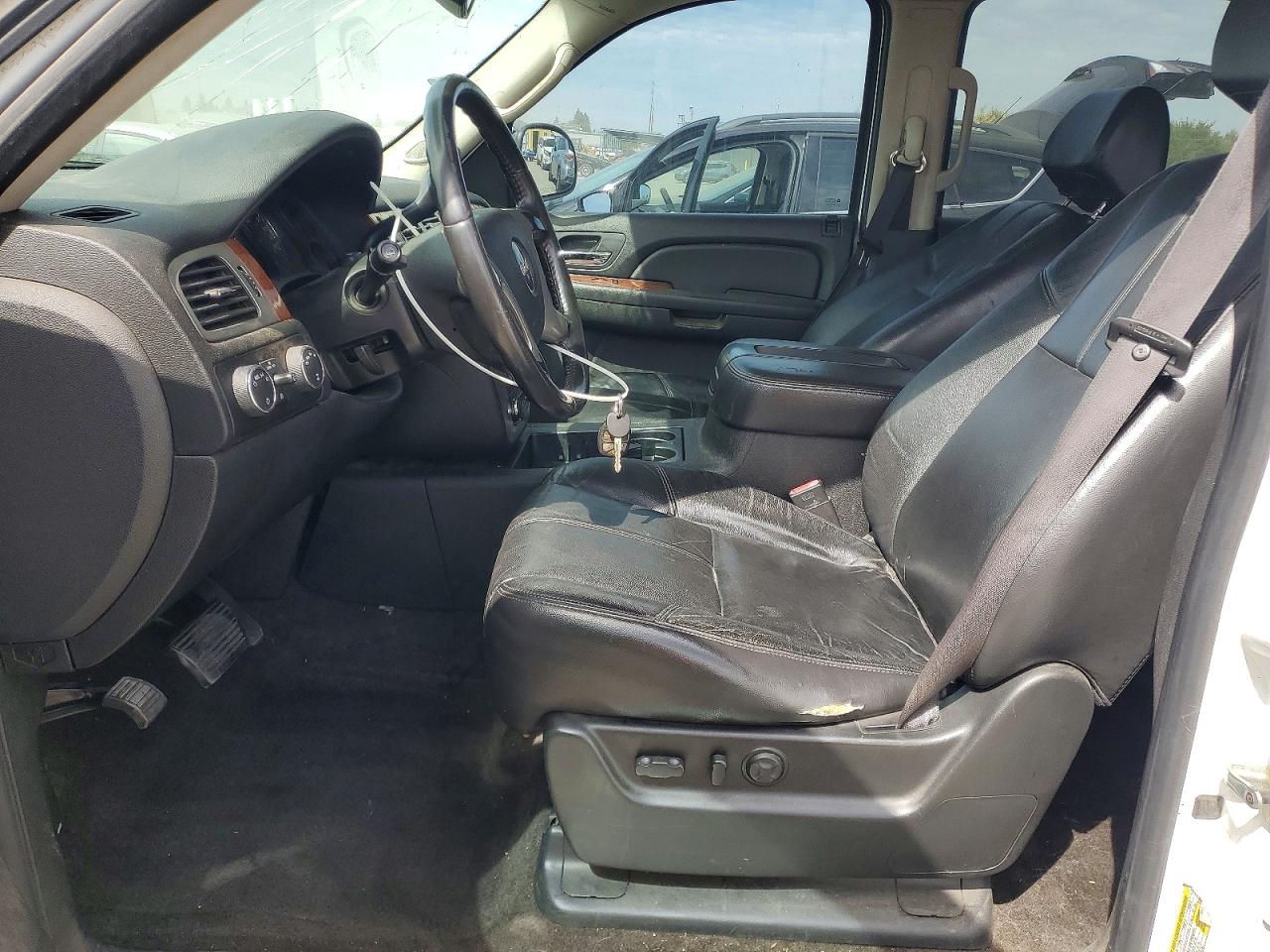 2008 Gmc Yukon Xl K1500 White vin: 1GKFK16338J224028