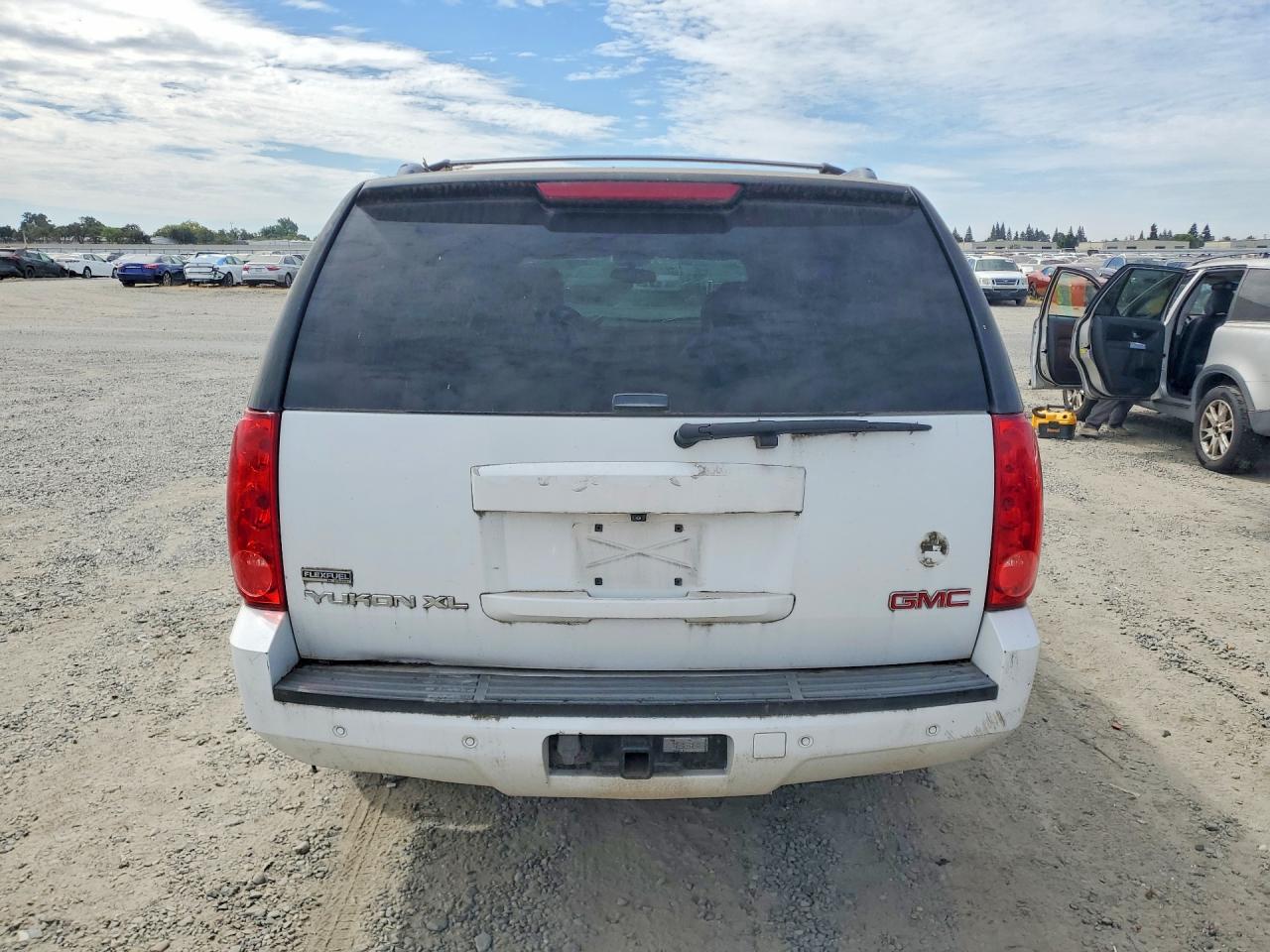 2008 Gmc Yukon Xl K1500 White vin: 1GKFK16338J224028