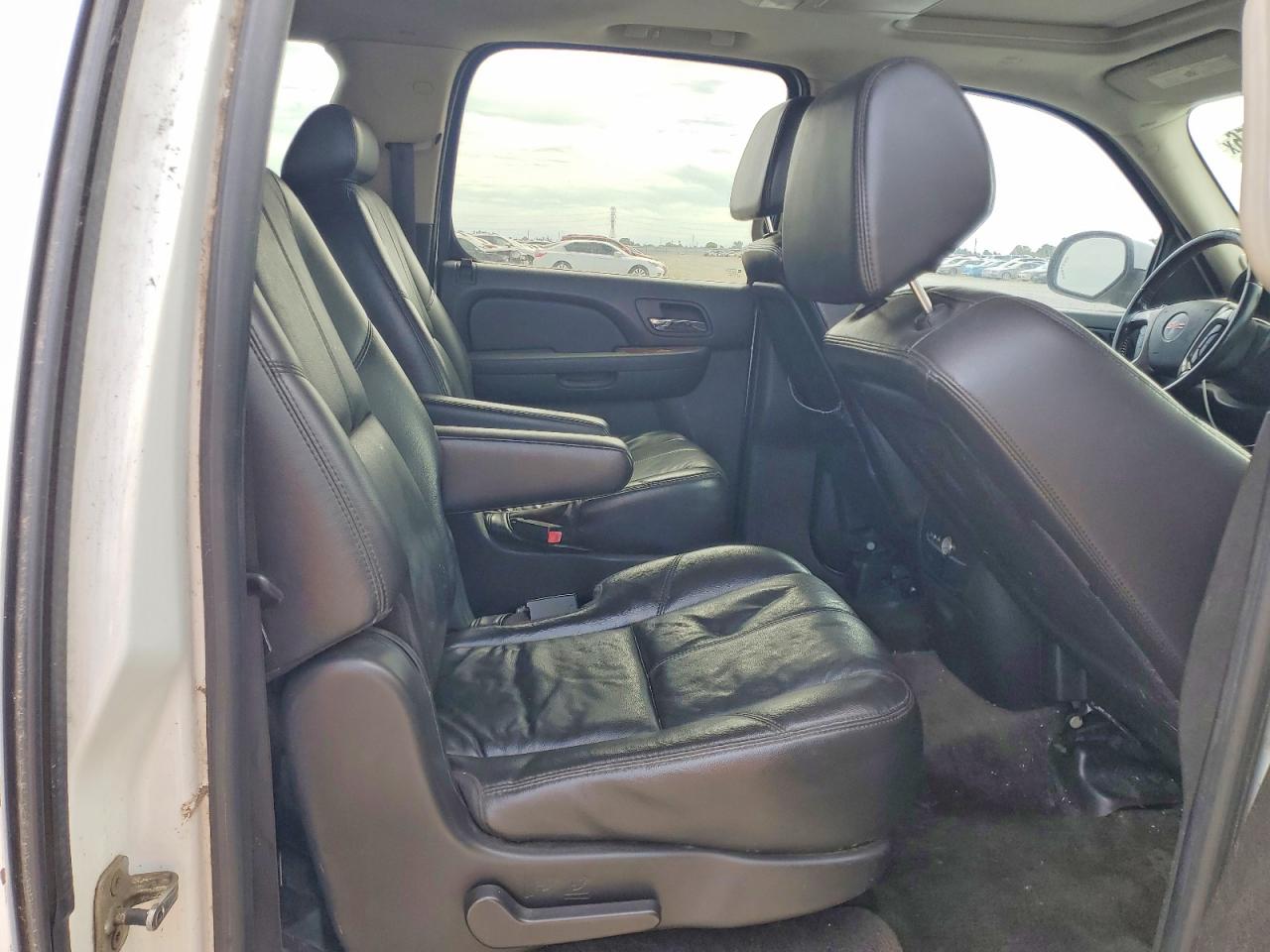 2008 Gmc Yukon Xl K1500 White vin: 1GKFK16338J224028