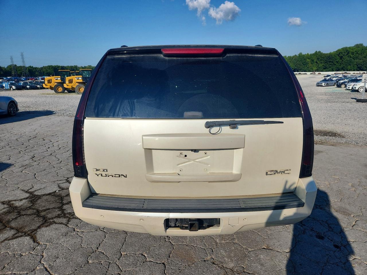2008 Gmc Yukon Xl K1500 White vin: 1GKFK16358R177540