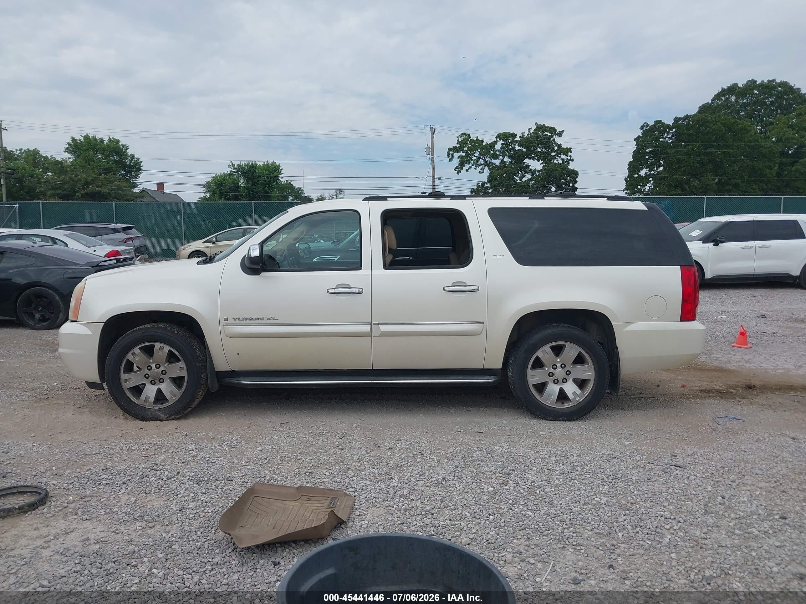 2008 Gmc Yukon Xl 1500 Slt Белый vin: 1GKFK16378R194467