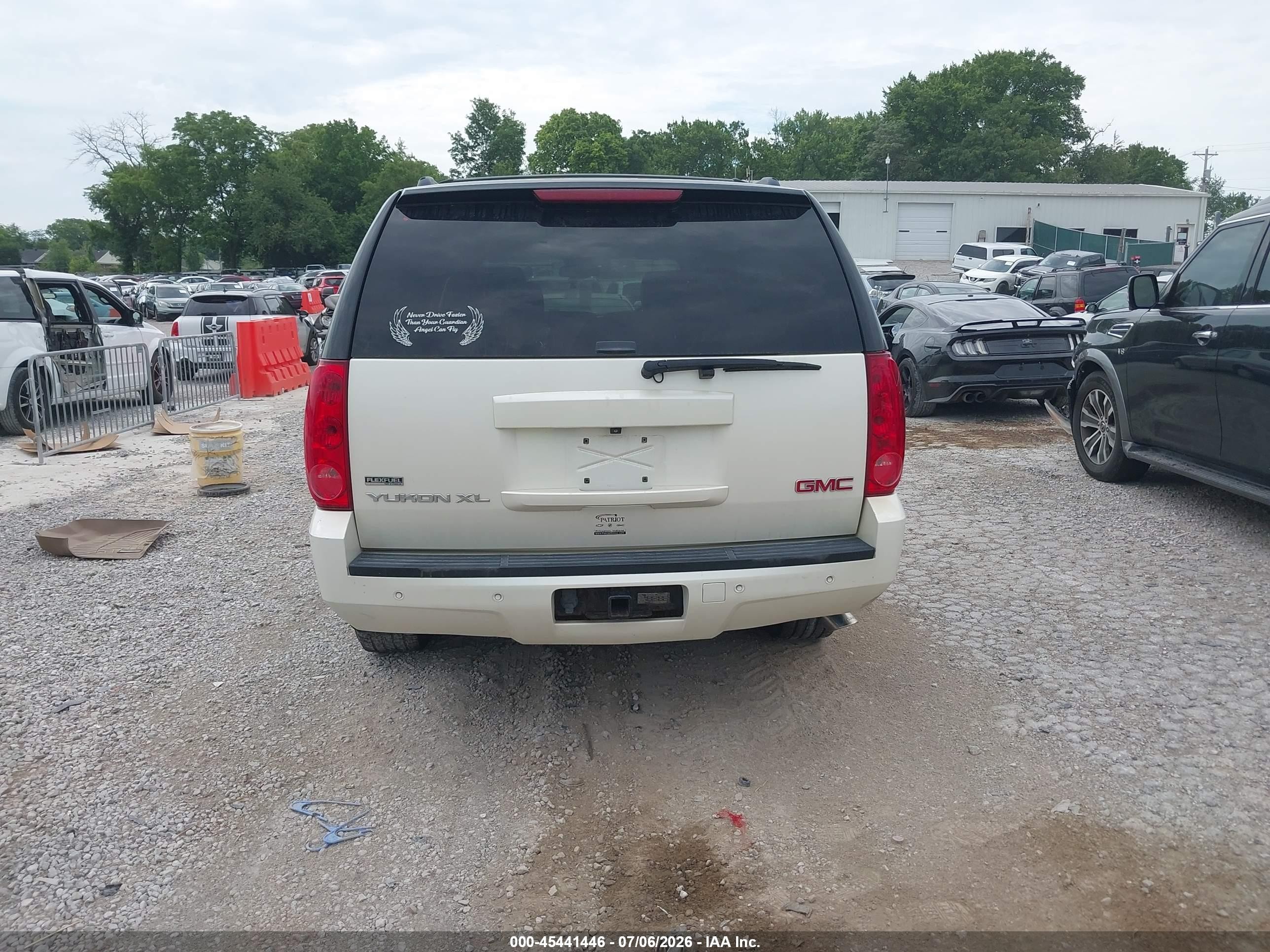 2008 Gmc Yukon Xl 1500 Slt Белый vin: 1GKFK16378R194467