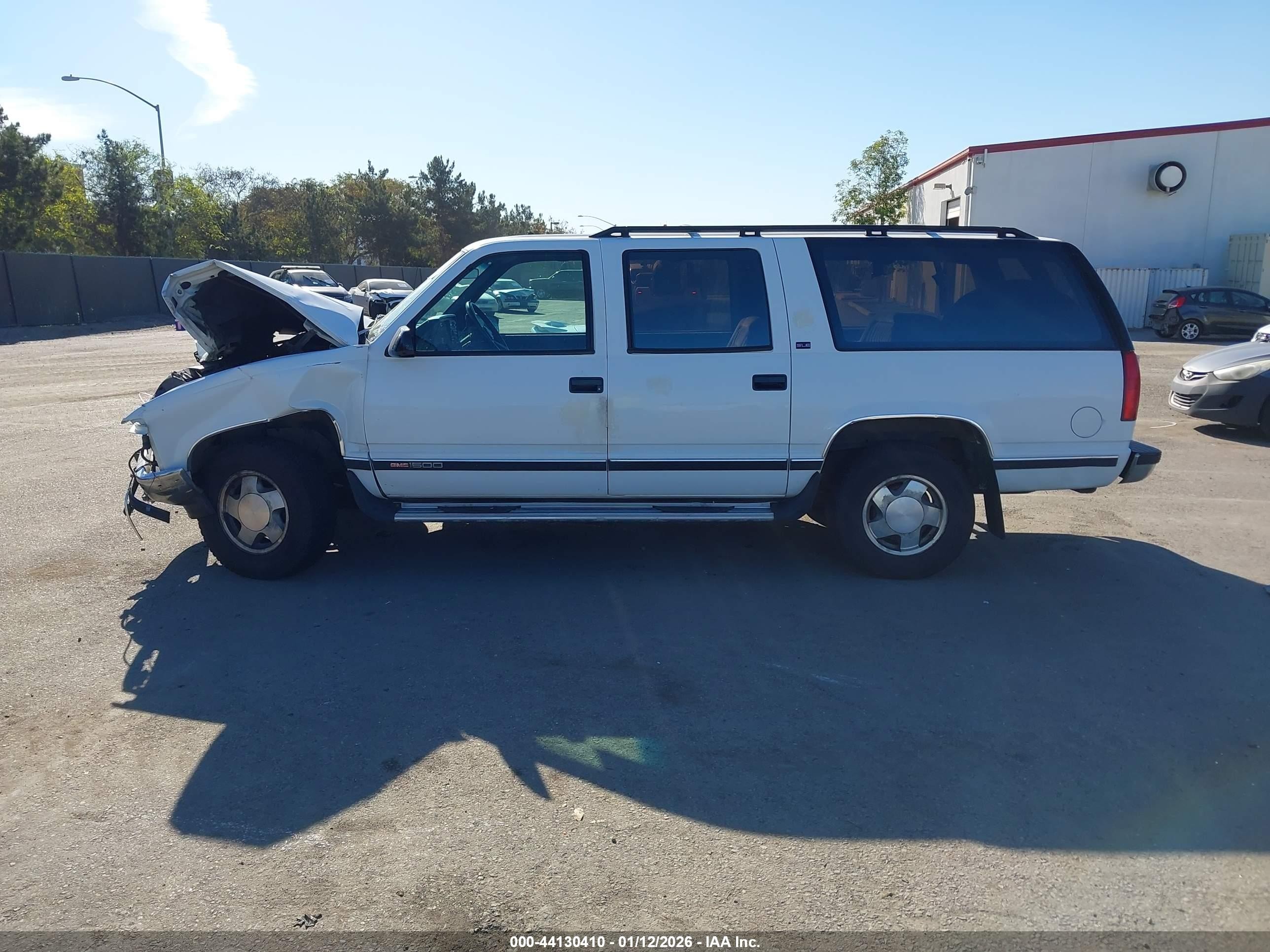 1993 Gmc Suburban K1500 White vin: 1GKFK16K0PJ725870