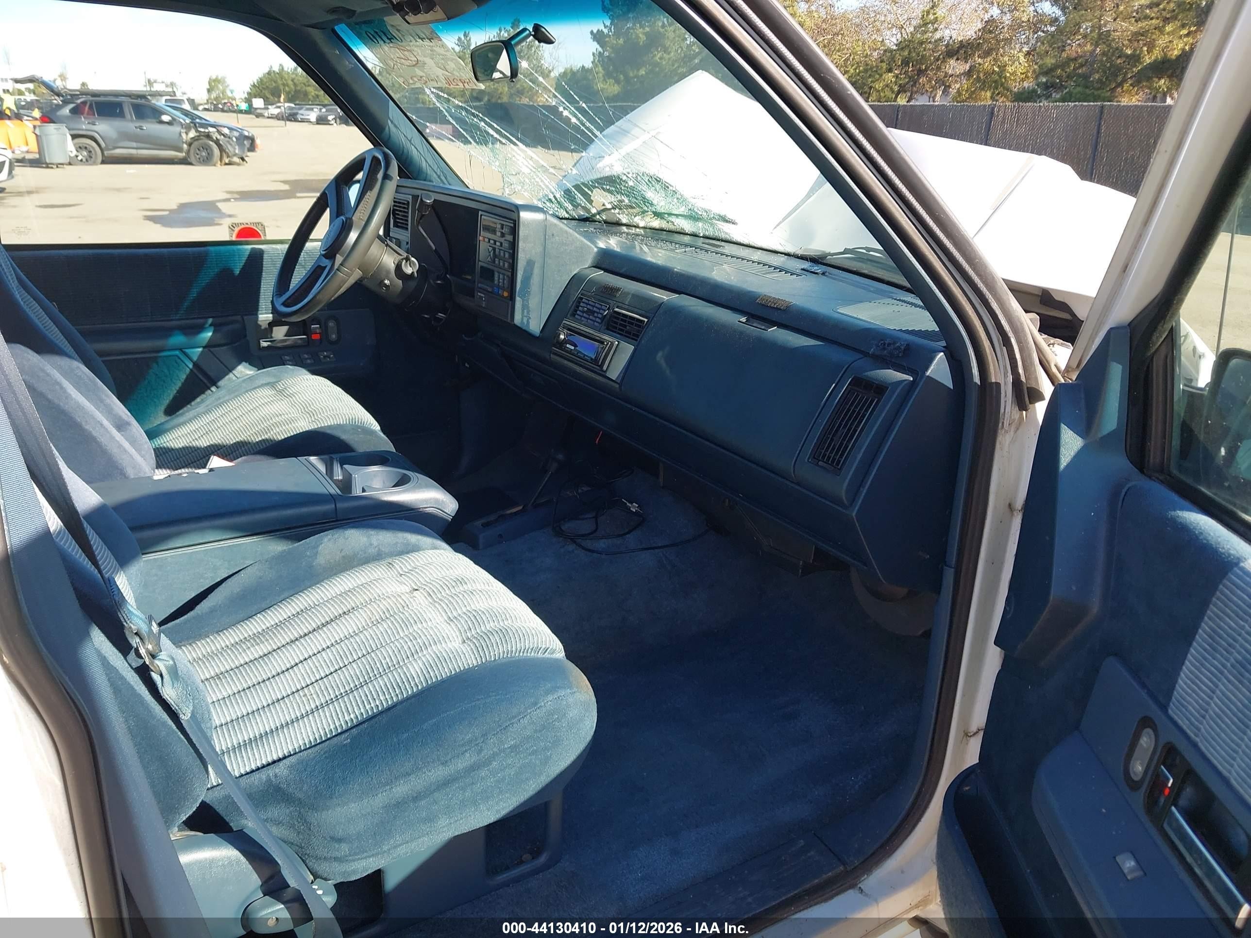1993 Gmc Suburban K1500 White vin: 1GKFK16K0PJ725870