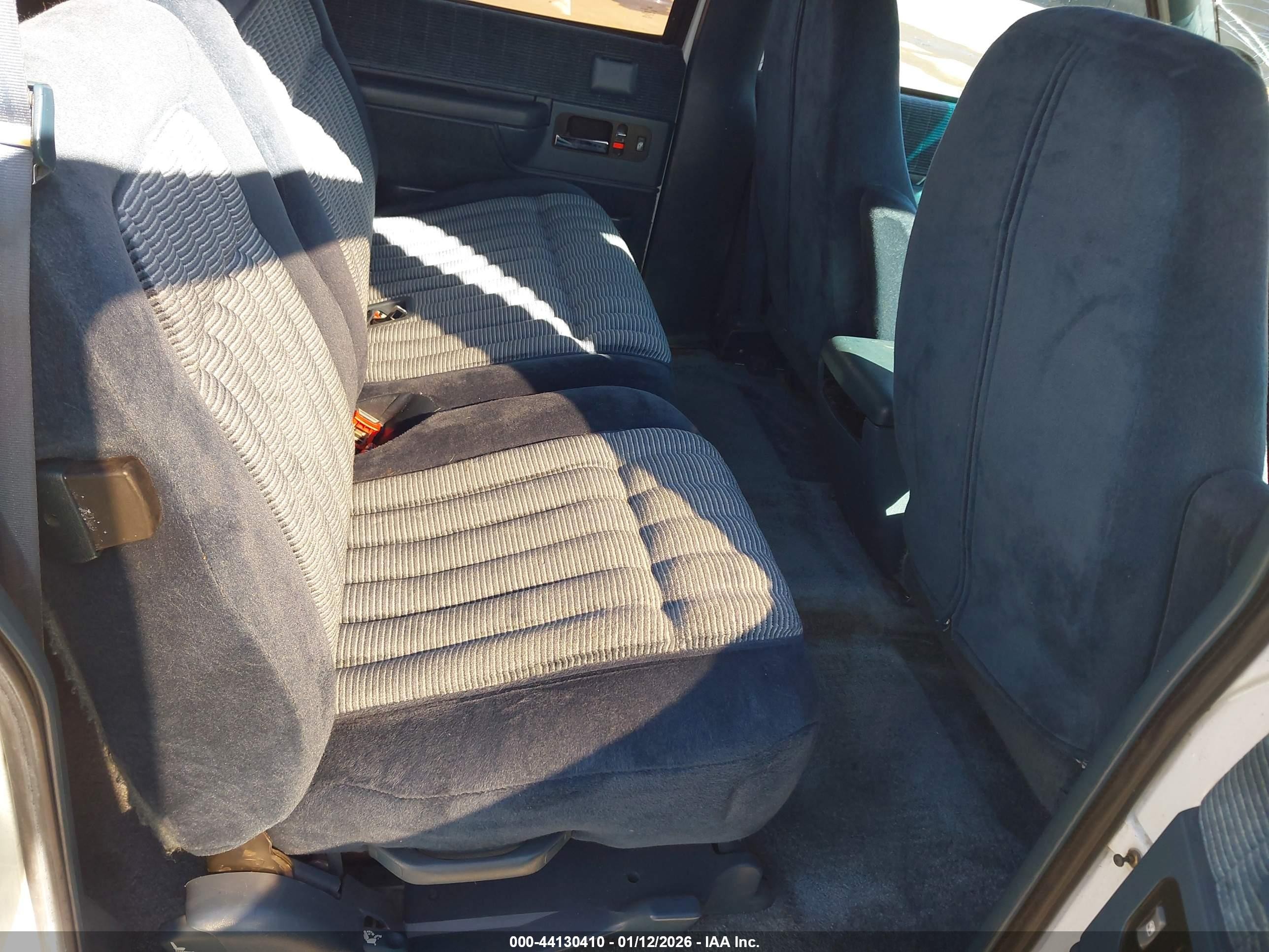 1993 Gmc Suburban K1500 White vin: 1GKFK16K0PJ725870