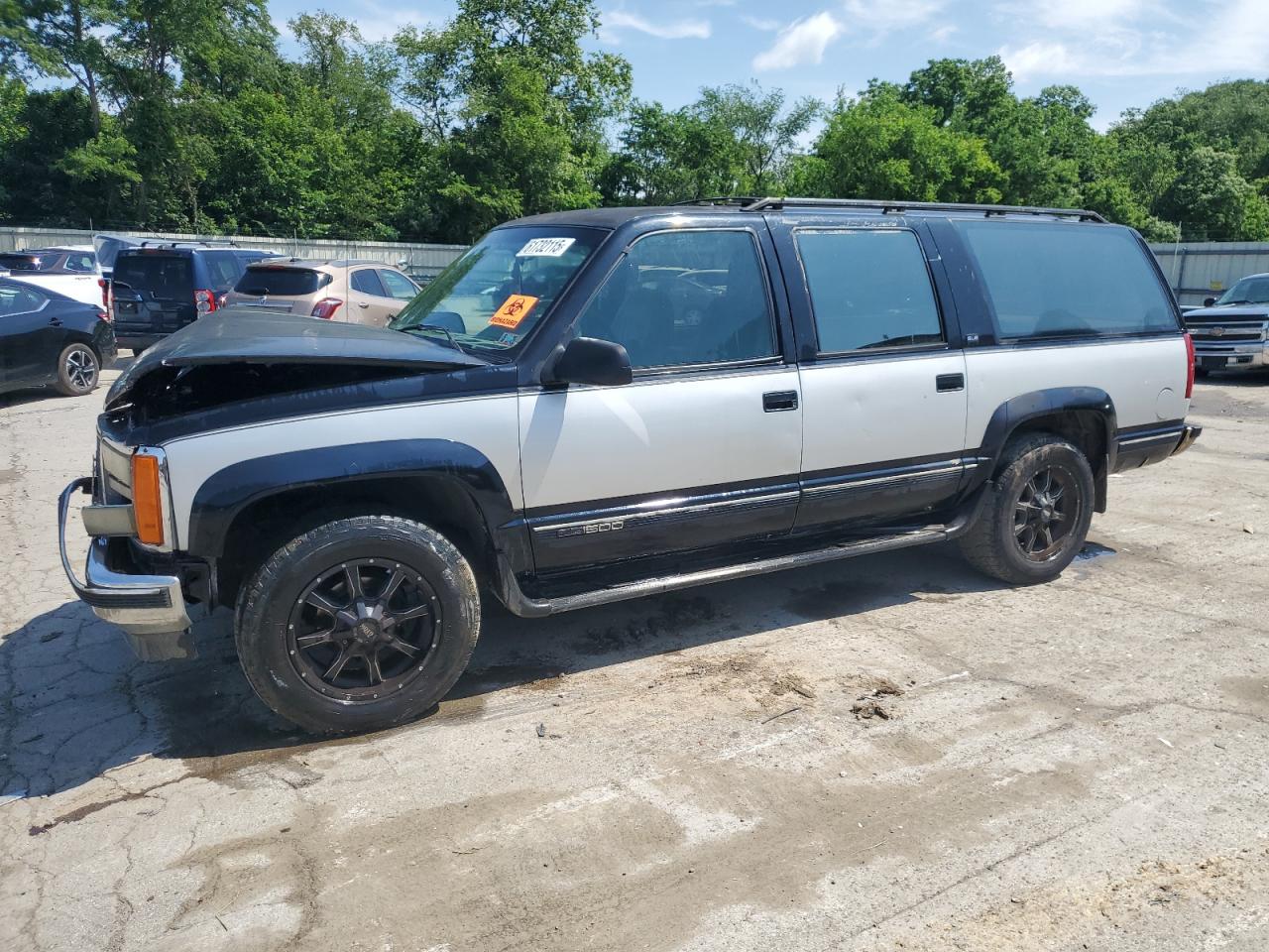 1993 Gmc Suburban K1500   Two Tone vin: 1GKFK16K3PJ739522