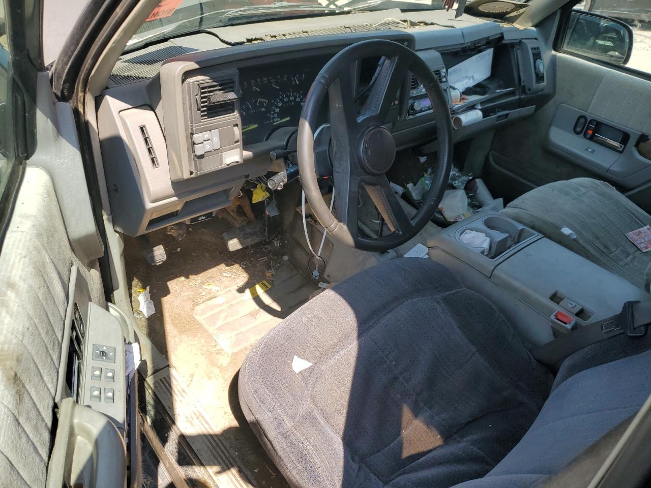 1993 Gmc Suburban K1500   Two Tone vin: 1GKFK16K3PJ739522