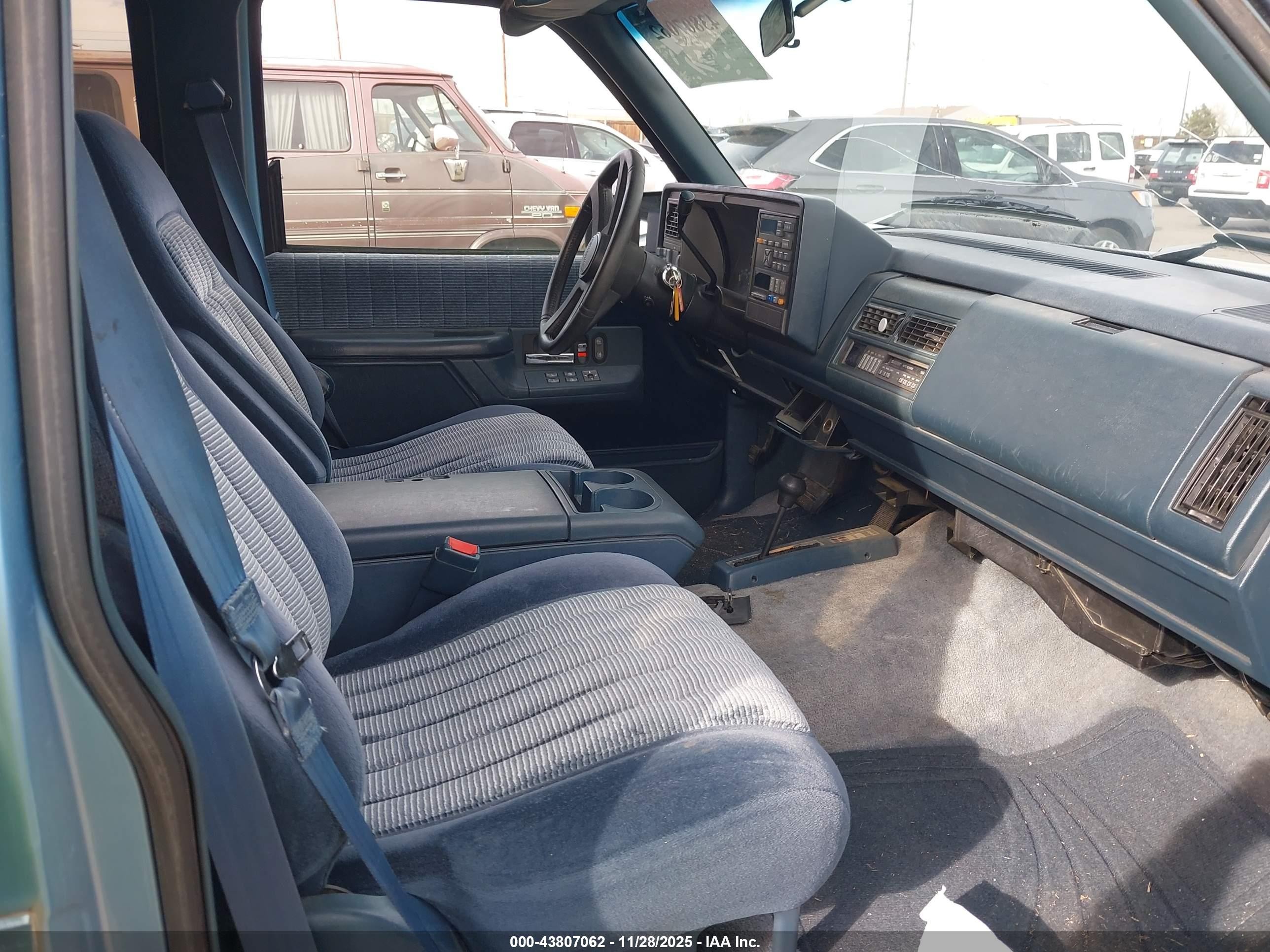 1993 Gmc Suburban K1500 Light Blue vin: 1GKFK16K4PJ740727