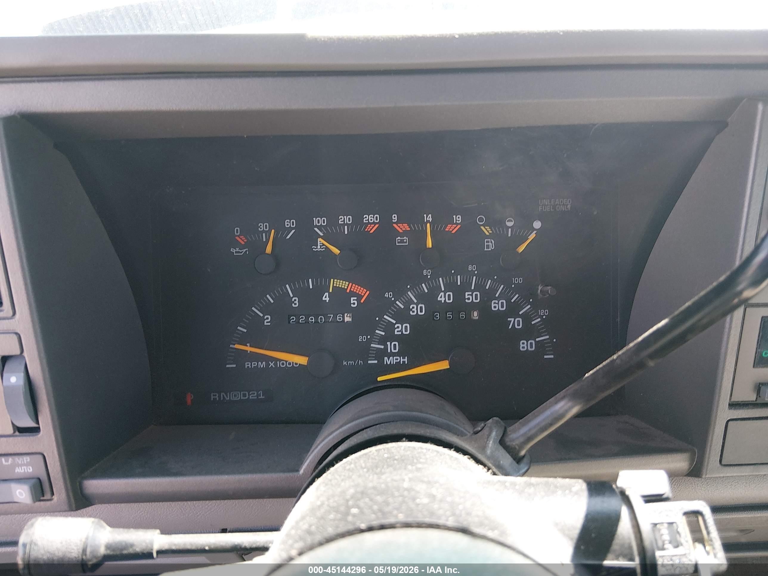 1993 Gmc Suburban K1500 Белый vin: 1GKFK16K9PJ749438
