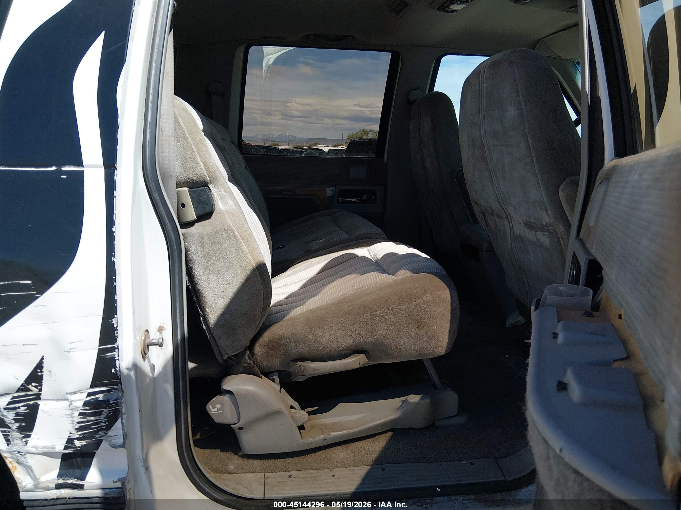 1993 Gmc Suburban K1500 Белый vin: 1GKFK16K9PJ749438