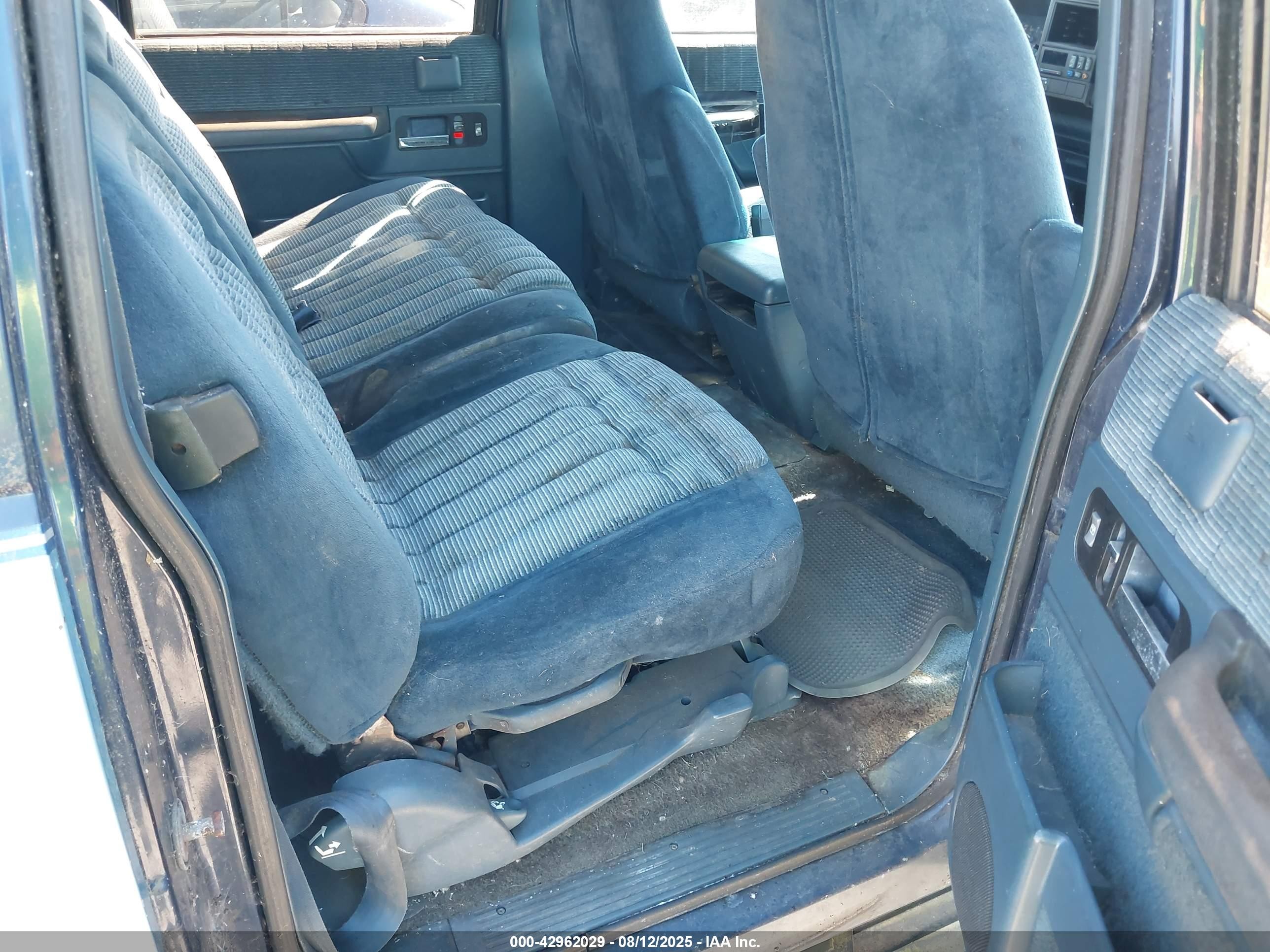 1993 Gmc Suburban K1500 Синий vin: 1GKFK16K9PJ749827