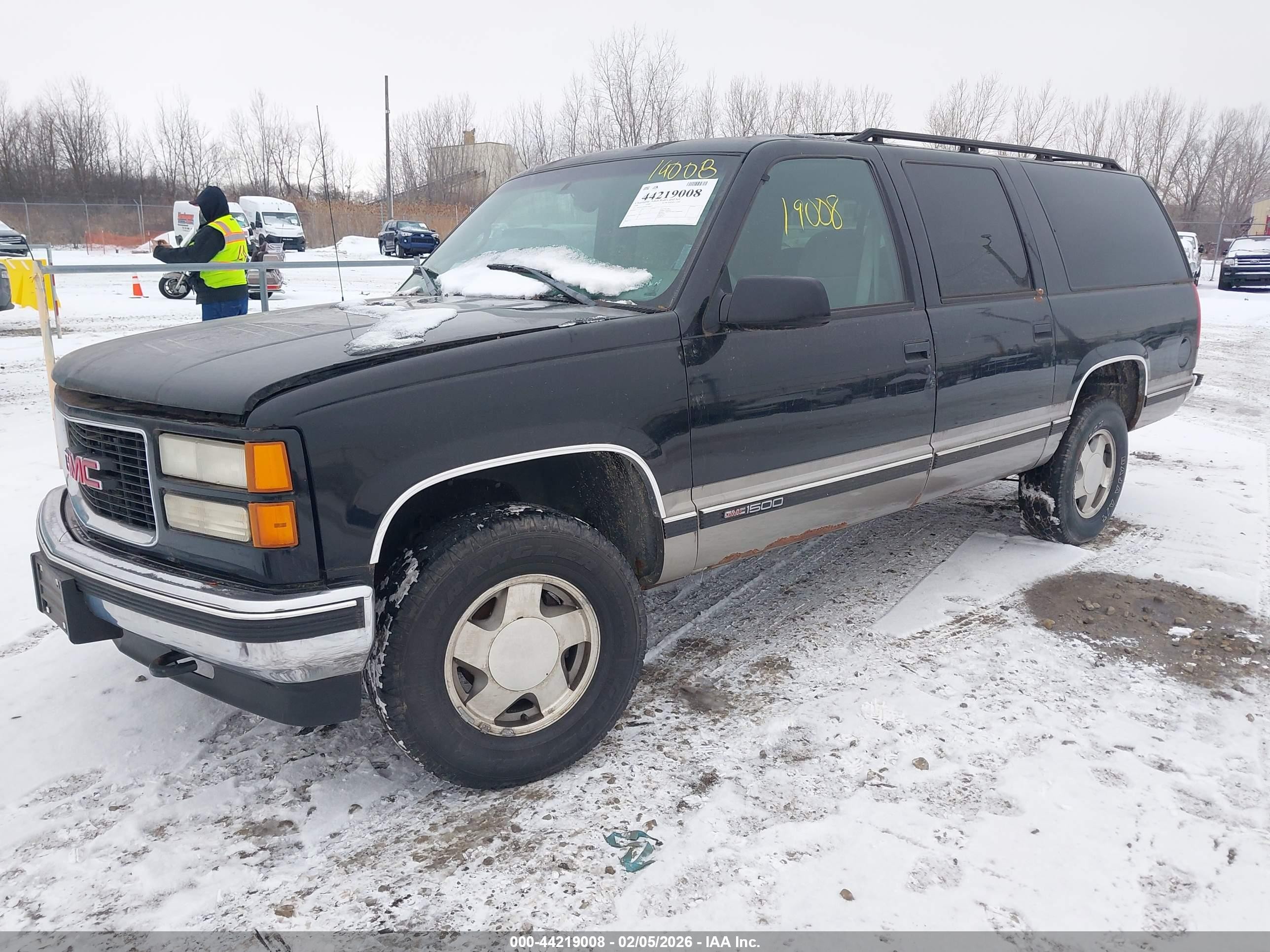1998 Gmc Suburban 1500 Sl Черный vin: 1GKFK16R4WJ708050