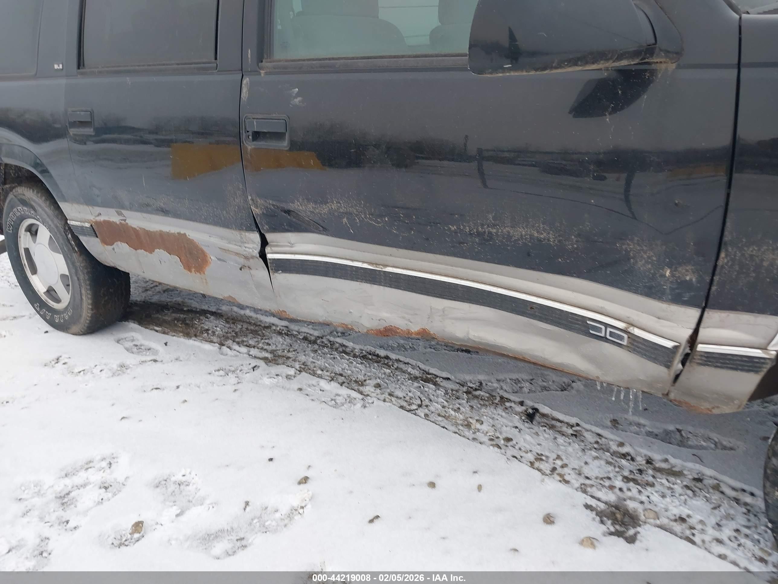 1998 Gmc Suburban 1500 Sl Черный vin: 1GKFK16R4WJ708050