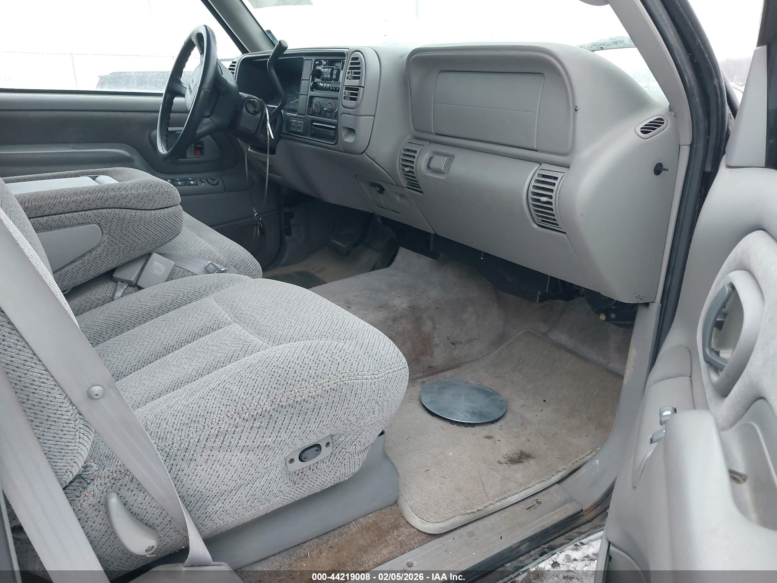 1998 Gmc Suburban 1500 Sl Черный vin: 1GKFK16R4WJ708050