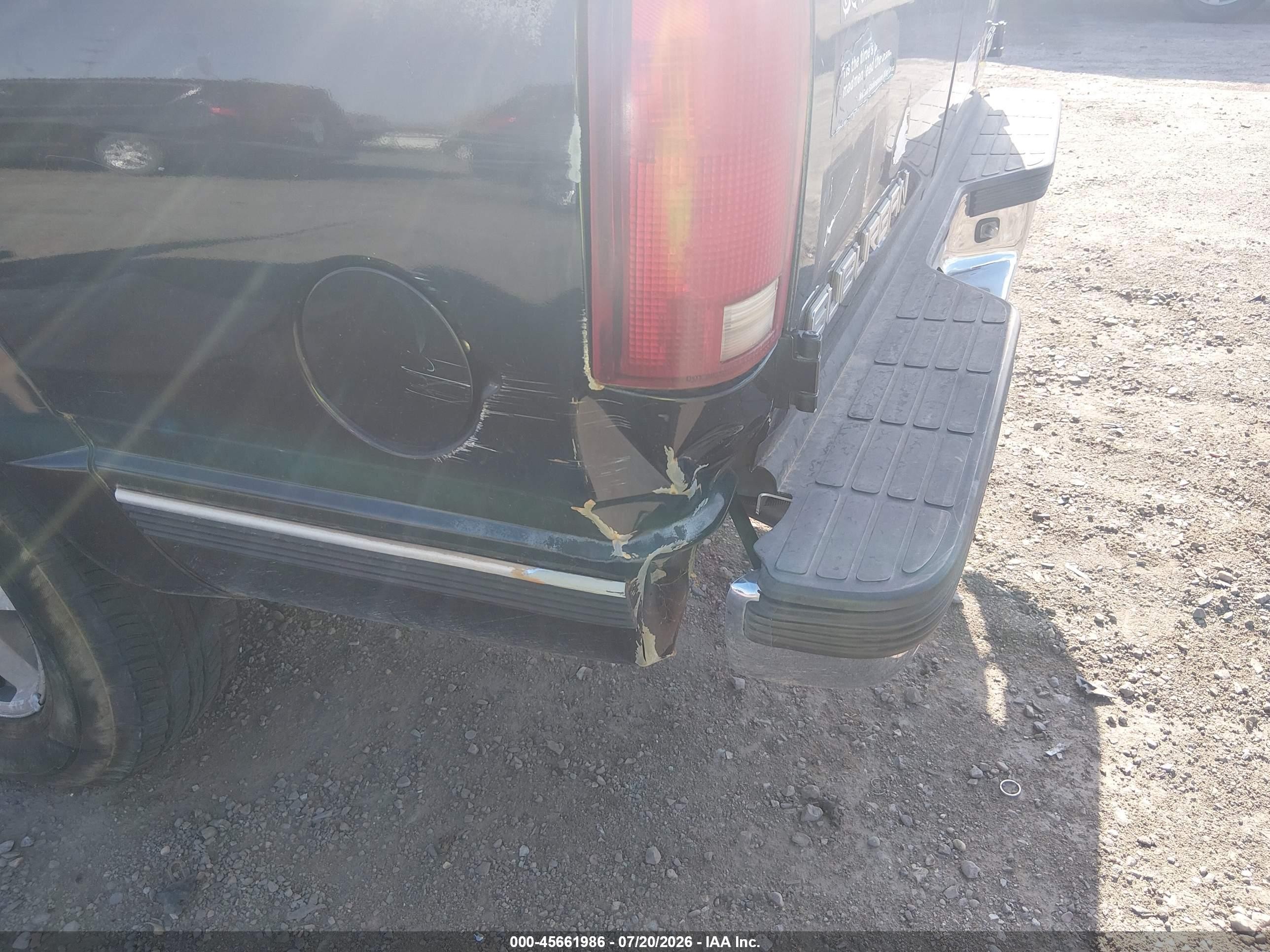 1998 Gmc Suburban 1500 Sl Black vin: 1GKFK16R4WJ729707