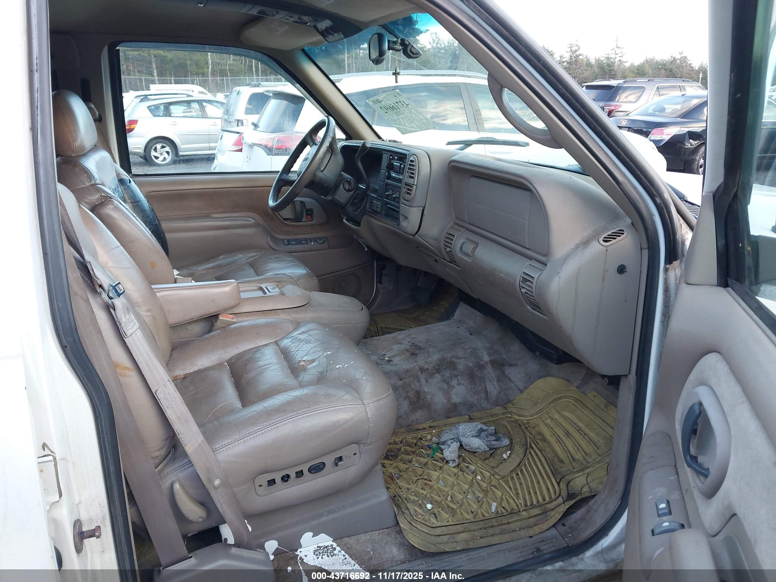 1999 Gmc Suburban 1500 Slt Cmi Белый vin: 1GKFK16R7XJ810170