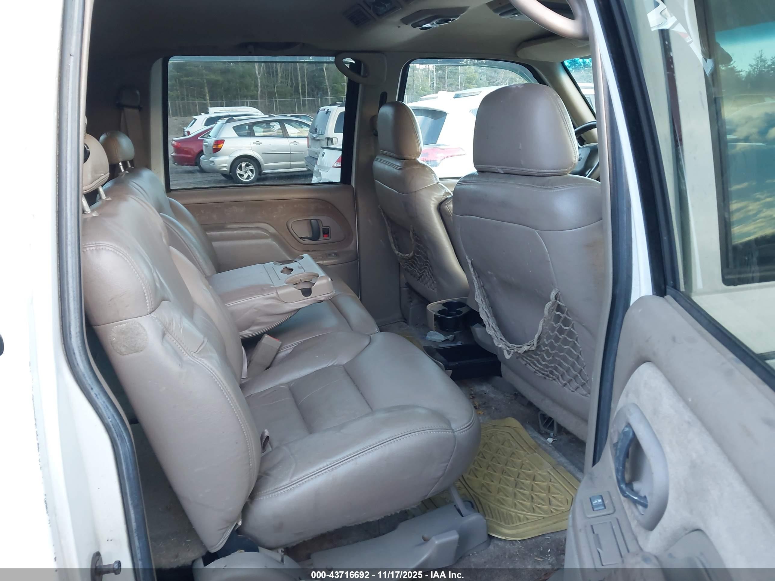 1999 Gmc Suburban 1500 Slt Cmi Белый vin: 1GKFK16R7XJ810170