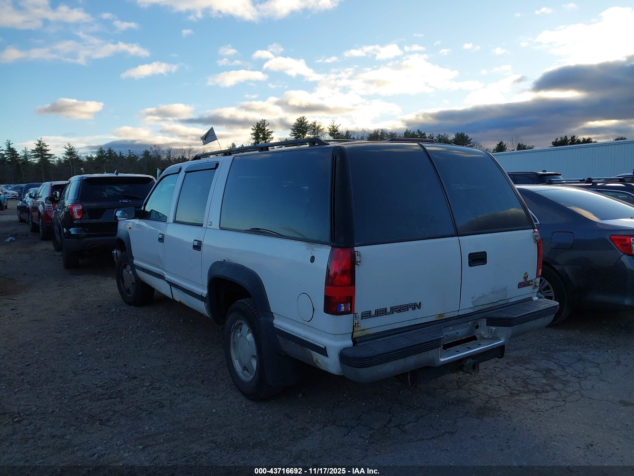 1999 Gmc Suburban 1500 Slt Cmi Белый vin: 1GKFK16R7XJ810170