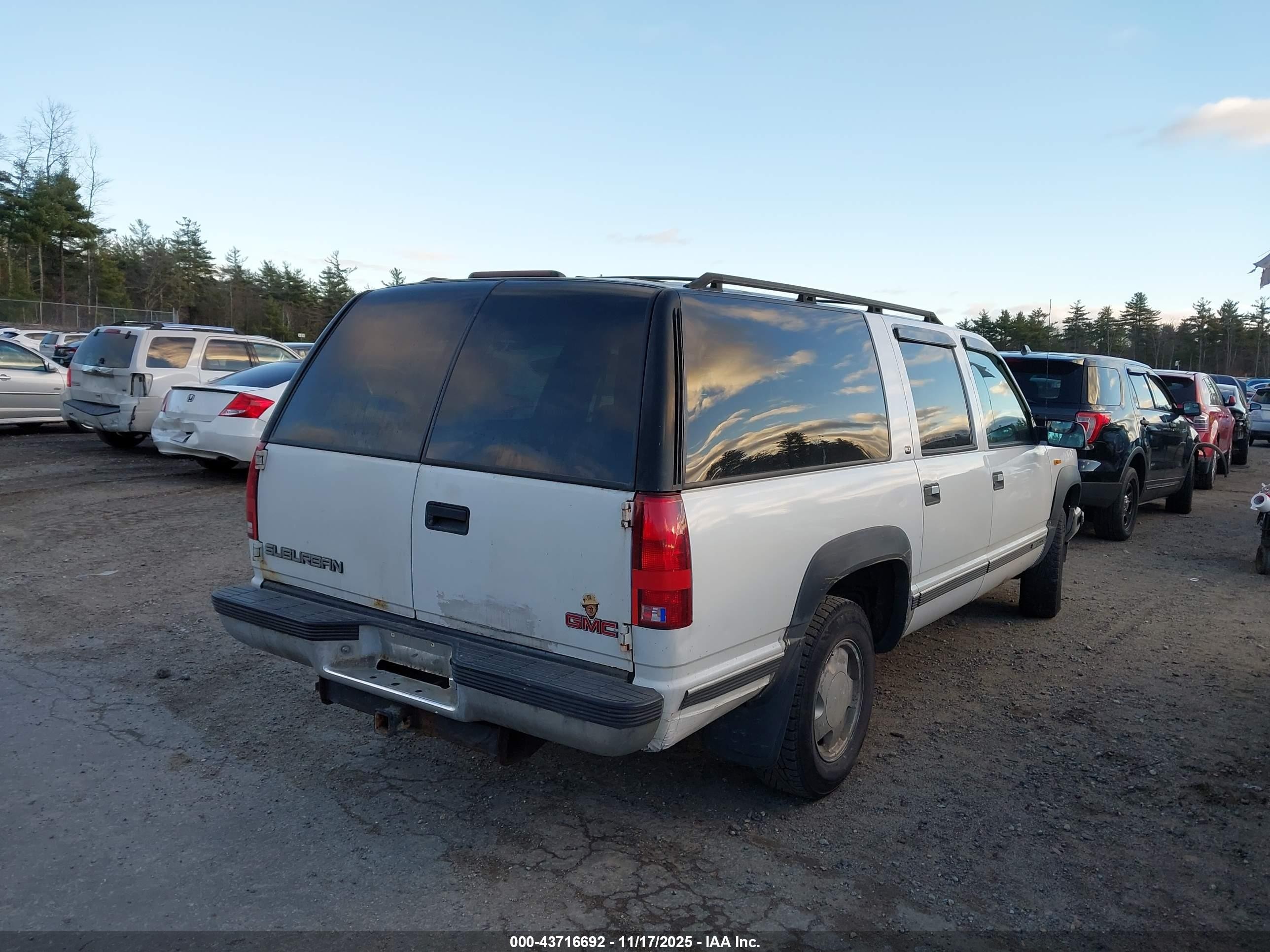 1999 Gmc Suburban 1500 Slt Cmi Белый vin: 1GKFK16R7XJ810170
