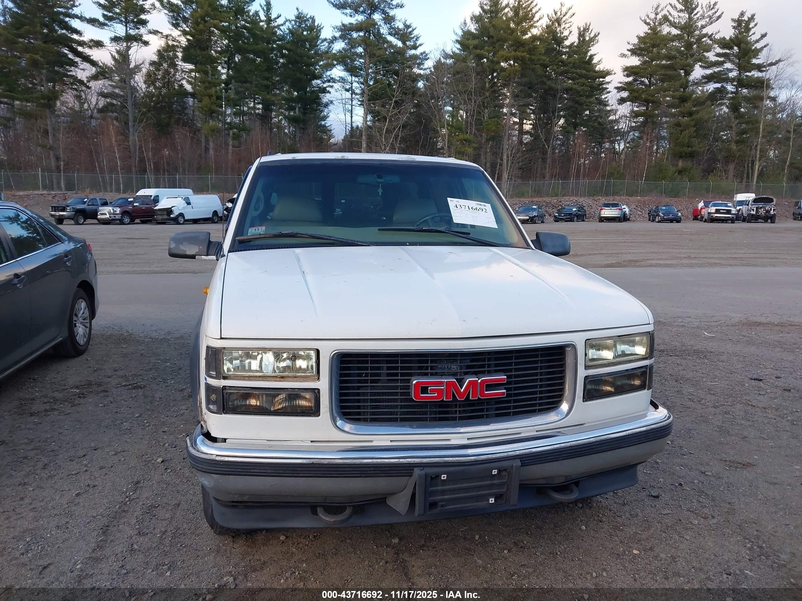 1999 Gmc Suburban 1500 Slt Cmi Белый vin: 1GKFK16R7XJ810170