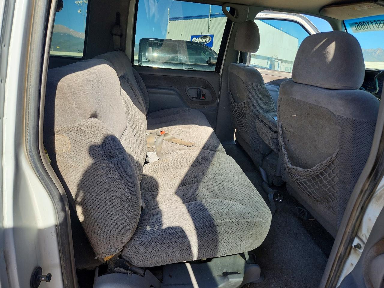1999 Gmc Suburban K1500 White vin: 1GKFK16R8XJ802255