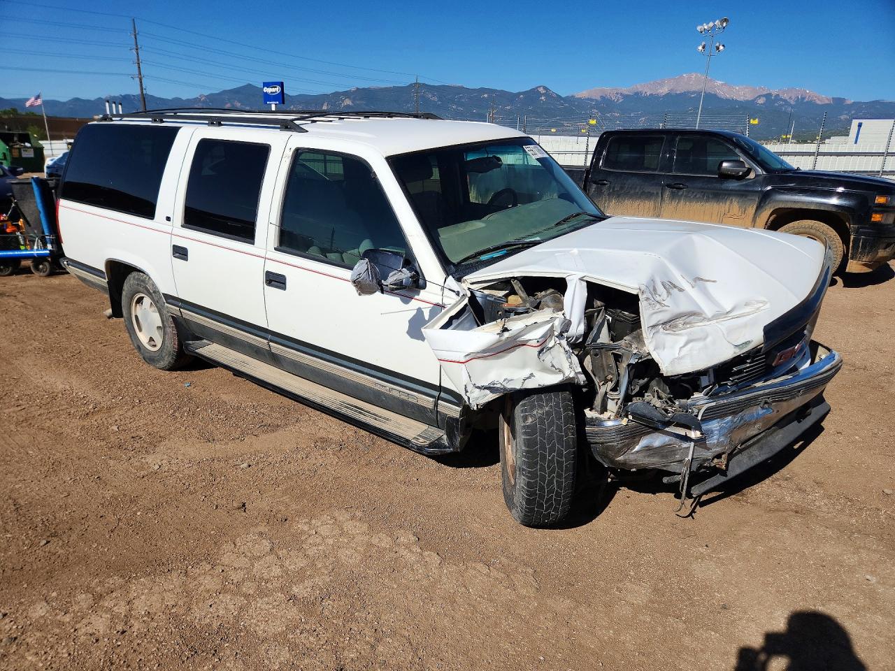 1999 Gmc Suburban K1500 White vin: 1GKFK16R8XJ802255