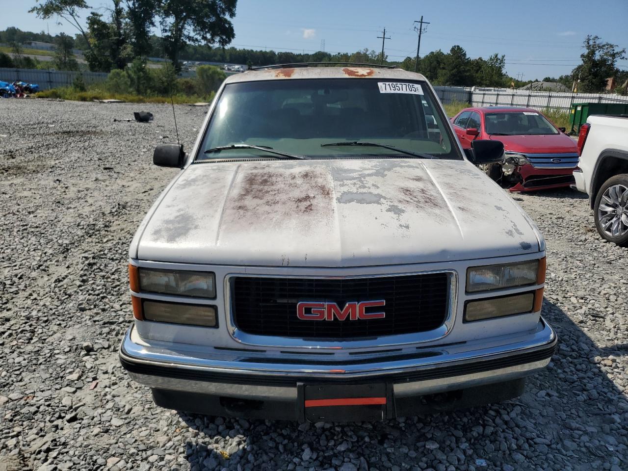 1998 Gmc Suburban K1500 White vin: 1GKFK16R9WJ720100