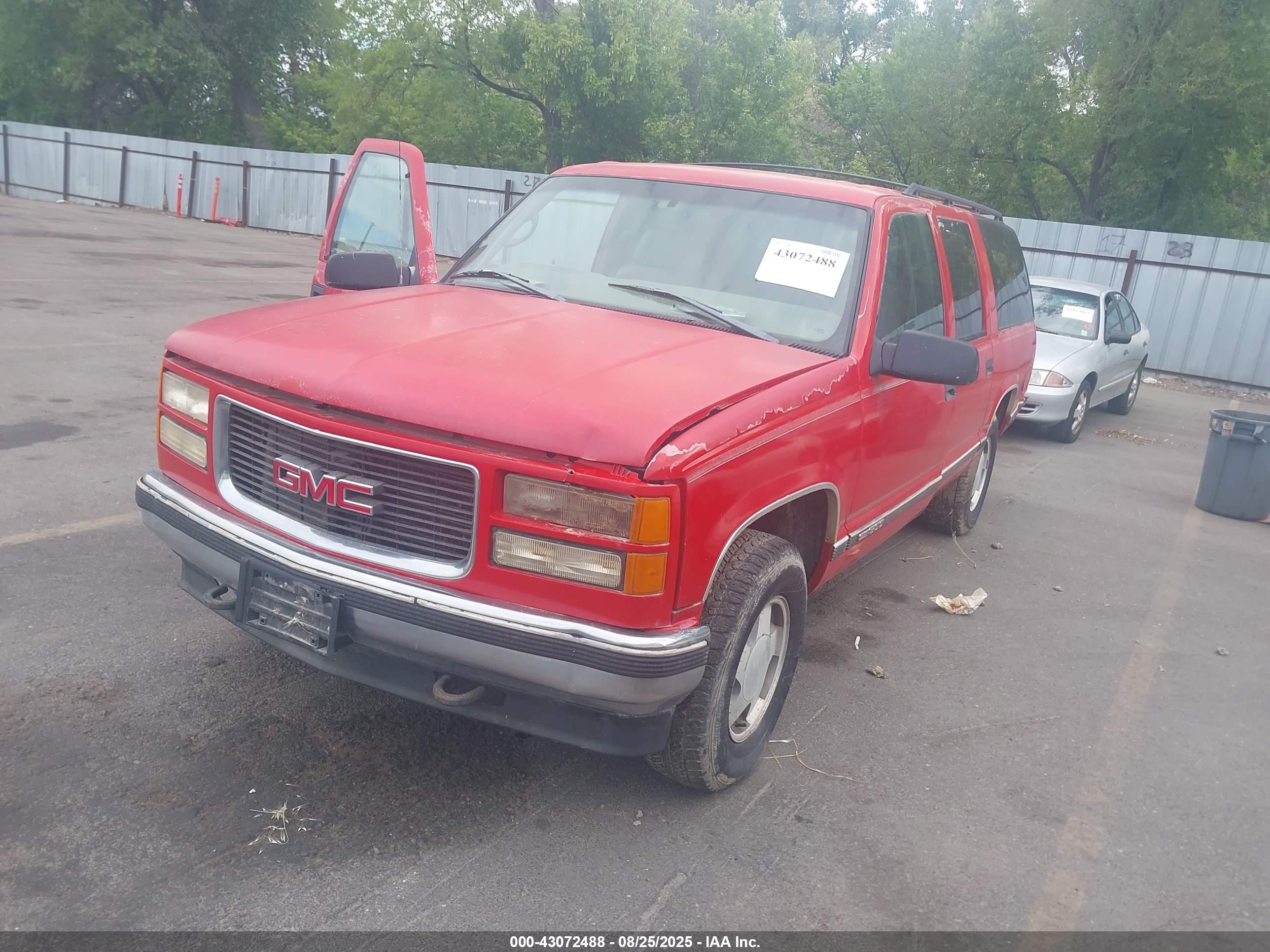 1998 Gmc Suburban 1500 Sl Красный vin: 1GKFK16RXWJ708036
