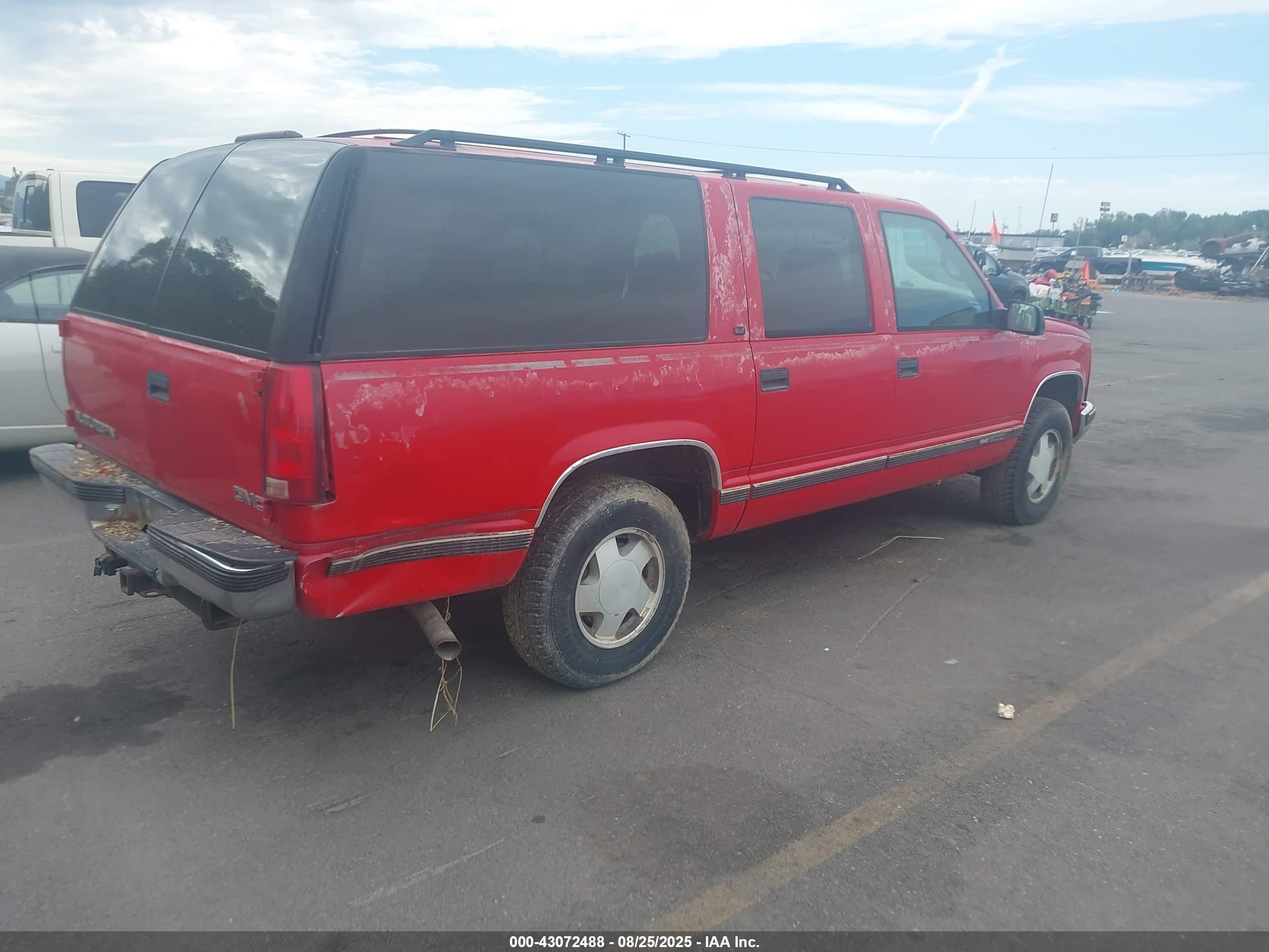 1998 Gmc Suburban 1500 Sl Красный vin: 1GKFK16RXWJ708036