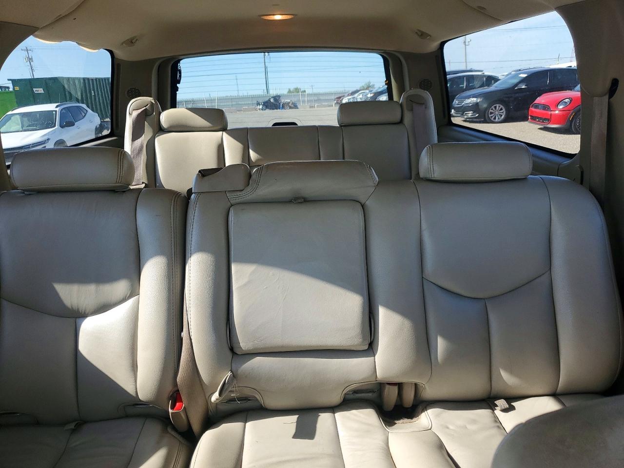 2005 Gmc Yukon Xl K1500 White vin: 1GKFK16Z95J136276