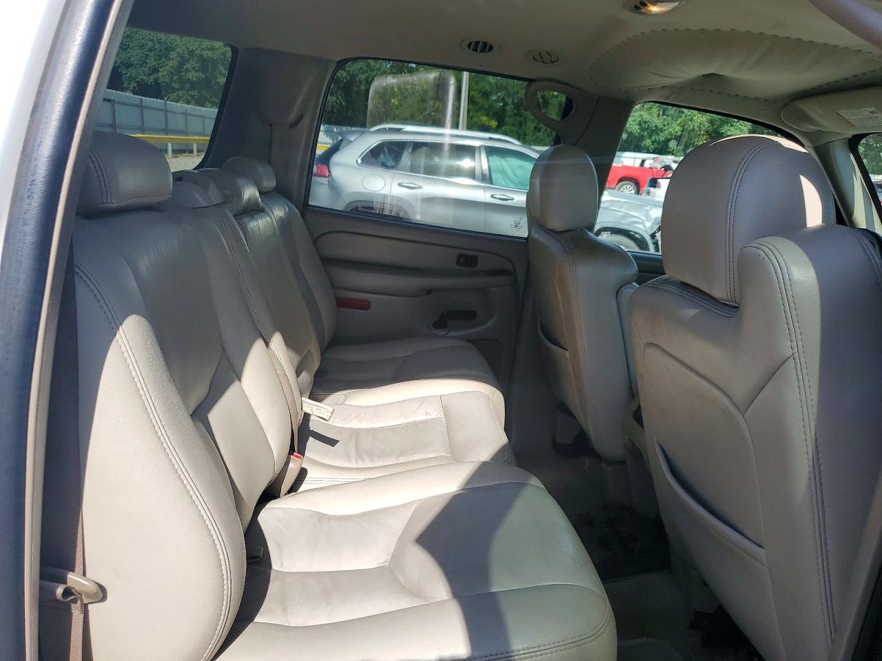 2005 Gmc Yukon Xl K1500 White vin: 1GKFK16Z95J136276