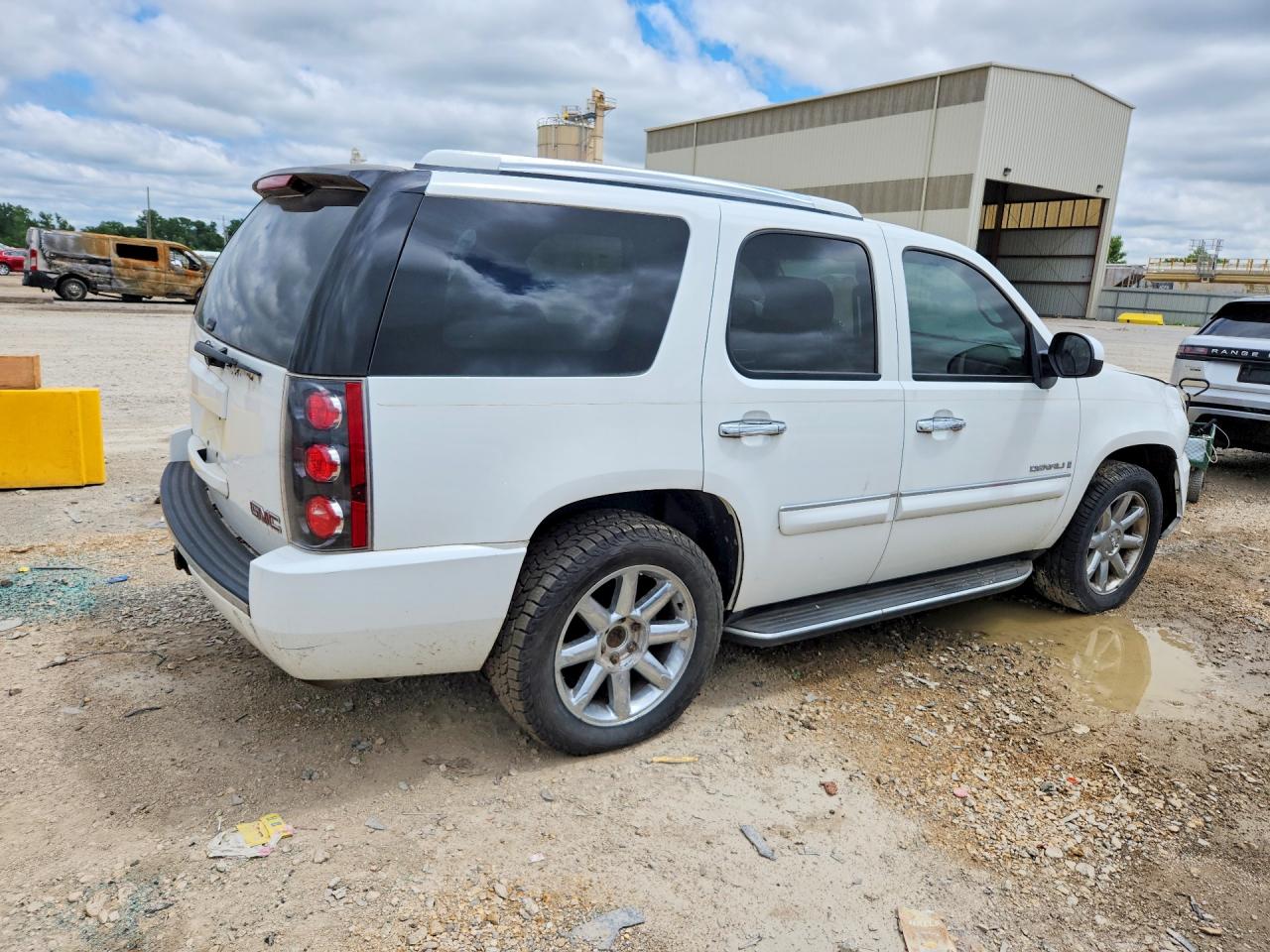 2008 Gmc Yukon Denali White vin: 1GKFK63808J102482