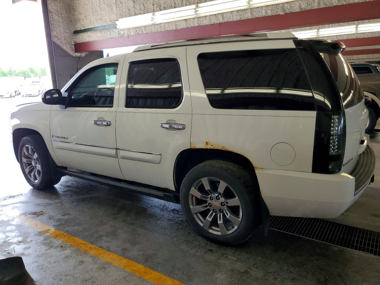 2007 Gmc Yukon Denali White vin: 1GKFK63817J314743