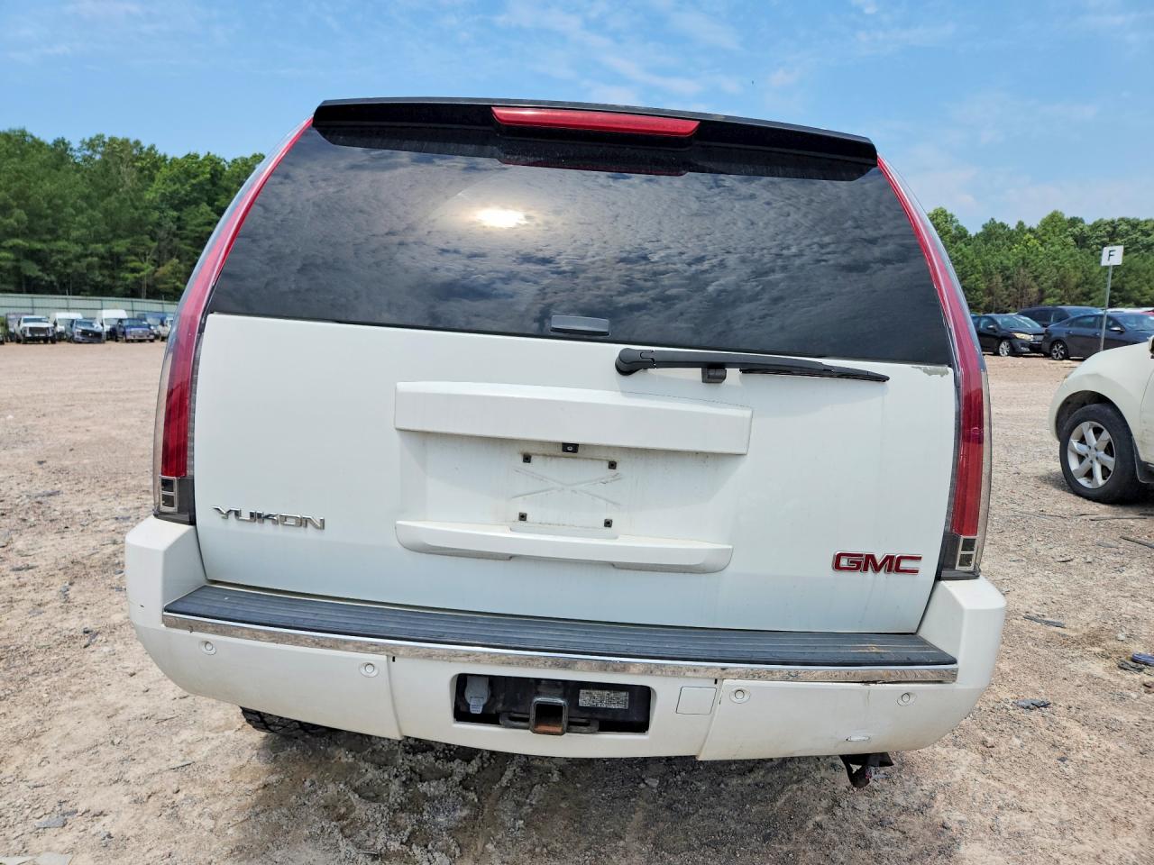 2008 Gmc Yukon Denali White vin: 1GKFK63818J132848