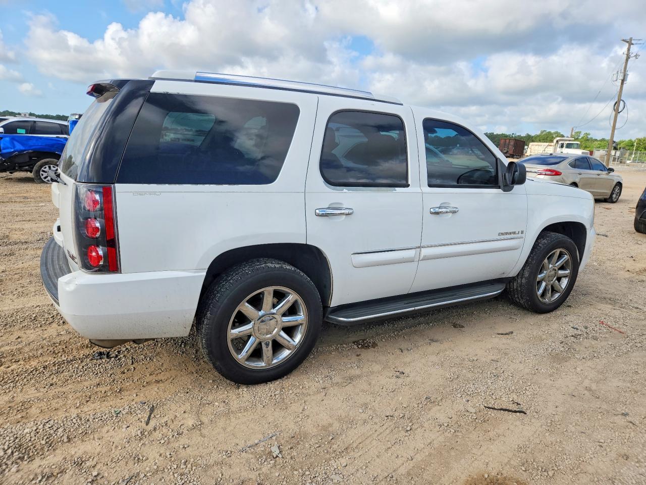 2007 Gmc Yukon Denali White vin: 1GKFK63857J340231