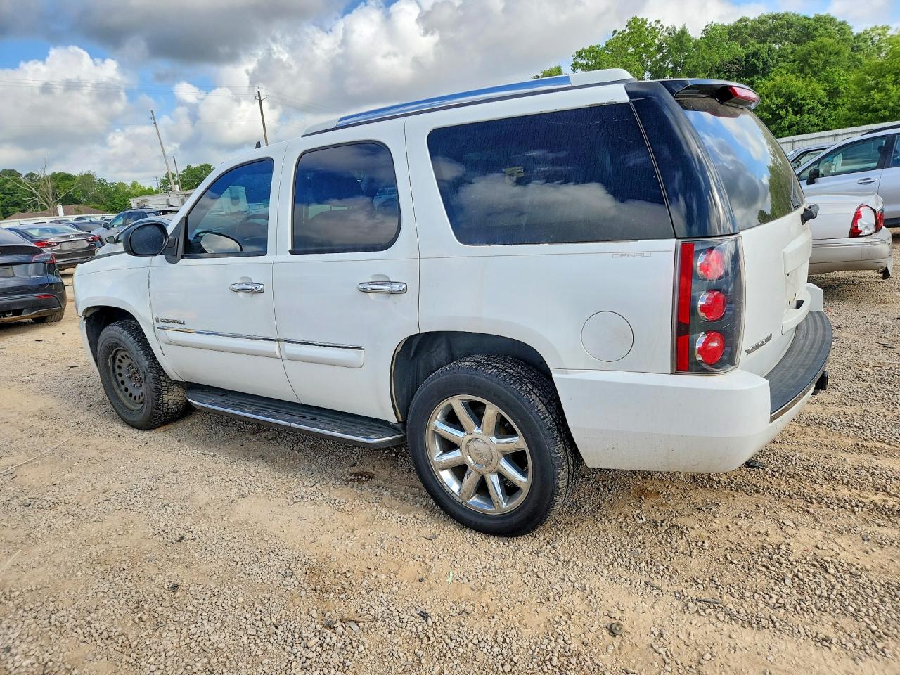 2007 Gmc Yukon Denali White vin: 1GKFK63857J340231