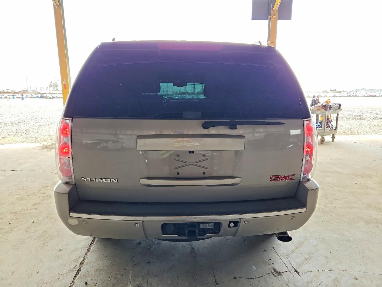 2008 Gmc Yukon Denali Silver vin: 1GKFK63858J236128