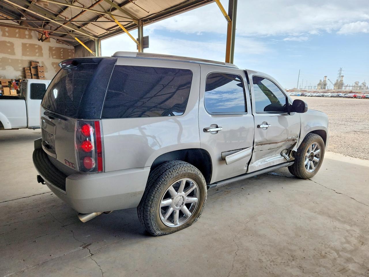 2008 Gmc Yukon Denali Silver vin: 1GKFK63858J236128