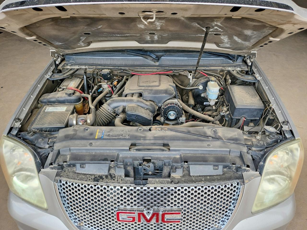 2008 Gmc Yukon Denali Silver vin: 1GKFK63858J236128