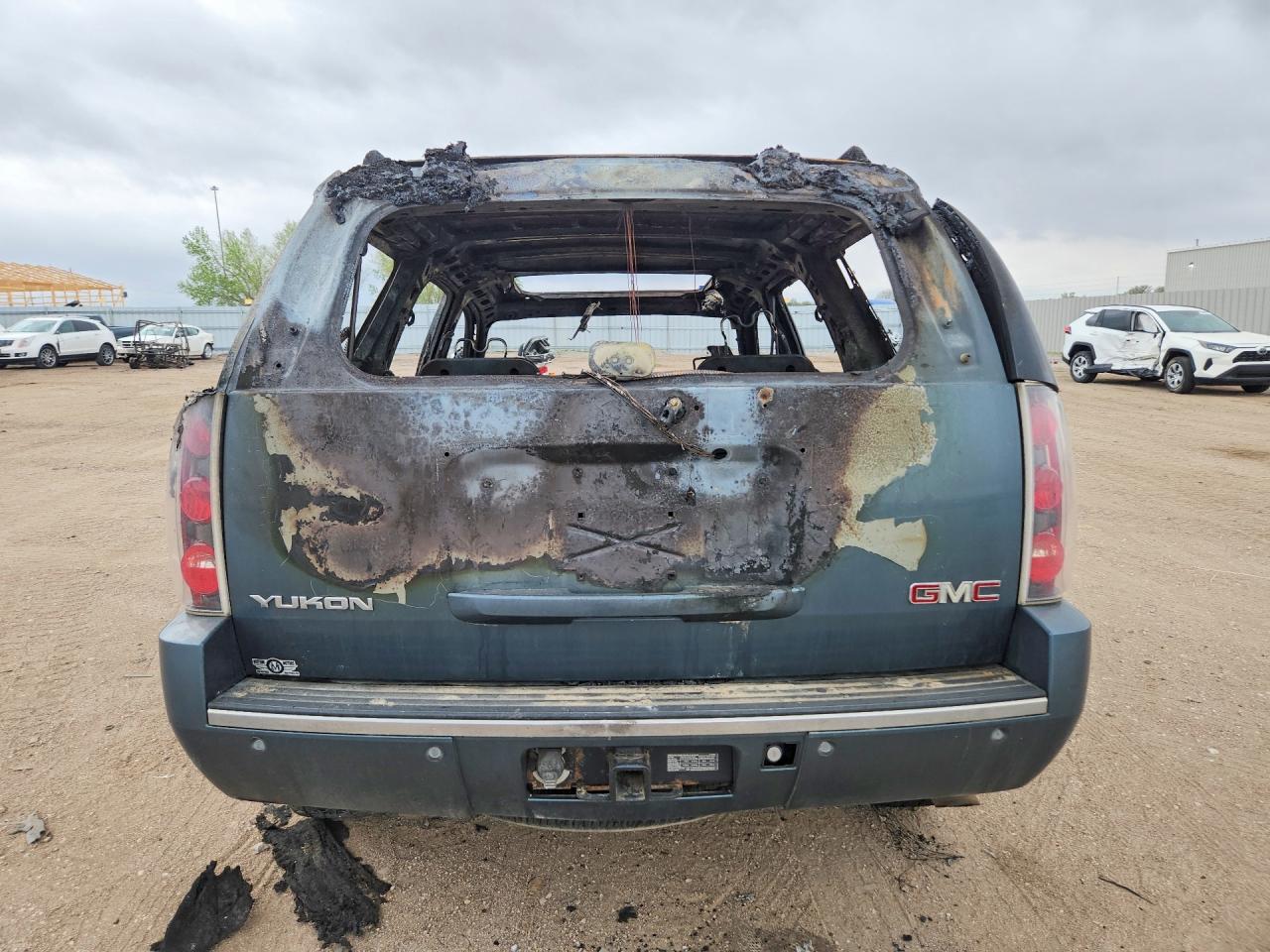 2007 Gmc Yukon Denali Пожар vin: 1GKFK63877J149362