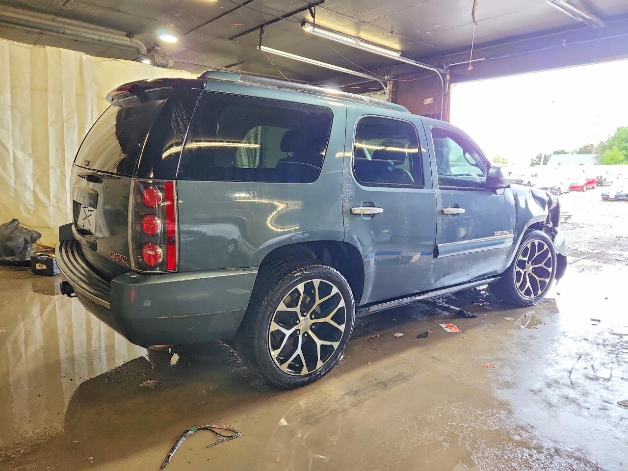 2007 Gmc Yukon Denali Blue vin: 1GKFK63877J324080