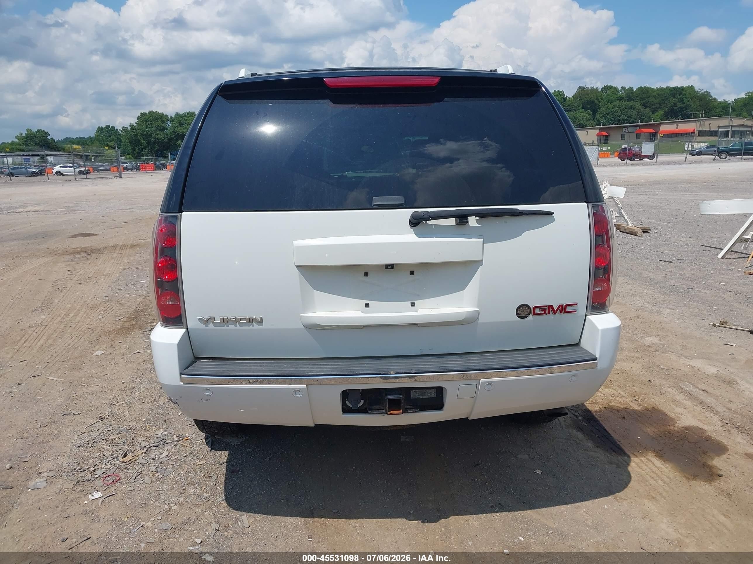 2008 Gmc Yukon Denali White vin: 1GKFK63878J121675