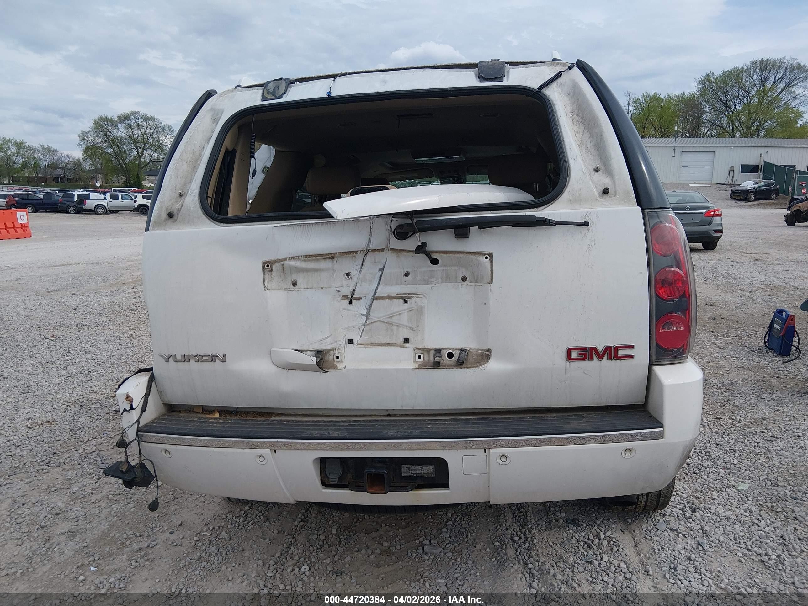 2008 Gmc Yukon Denali White vin: 1GKFK63878J180743